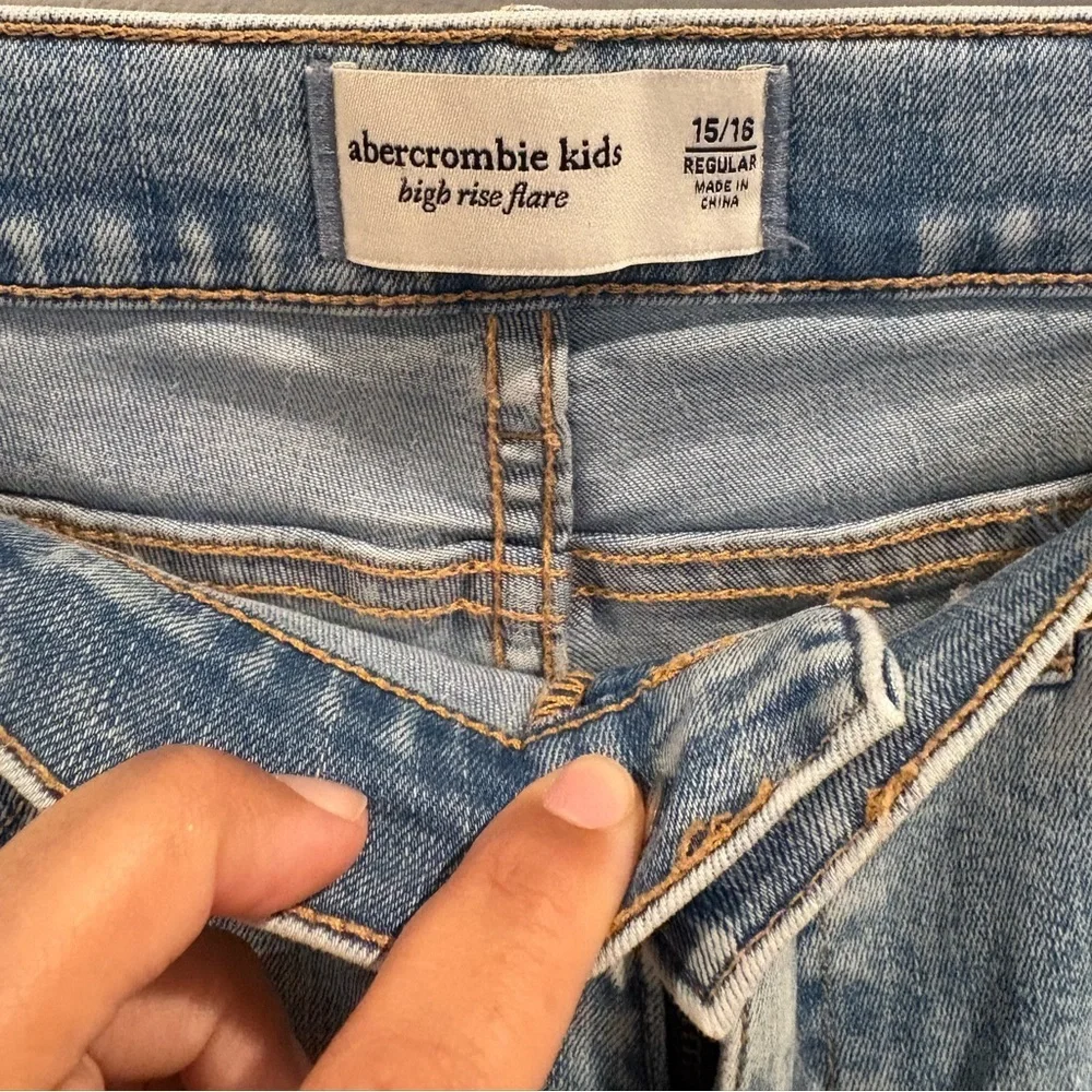 Abercrombie Kids high-rise flare jeans with floral embroidered Size 15/16 EUC